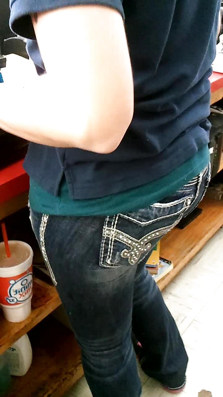 18P Candid Jeans 004
