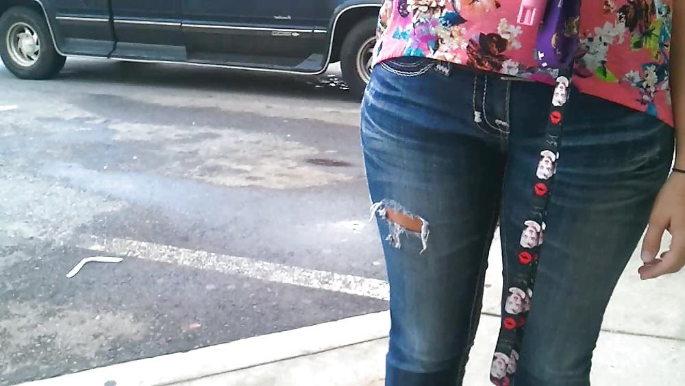 18P Candid Jeans 004