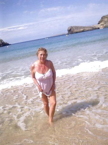 25P Older Matures Love To Show 