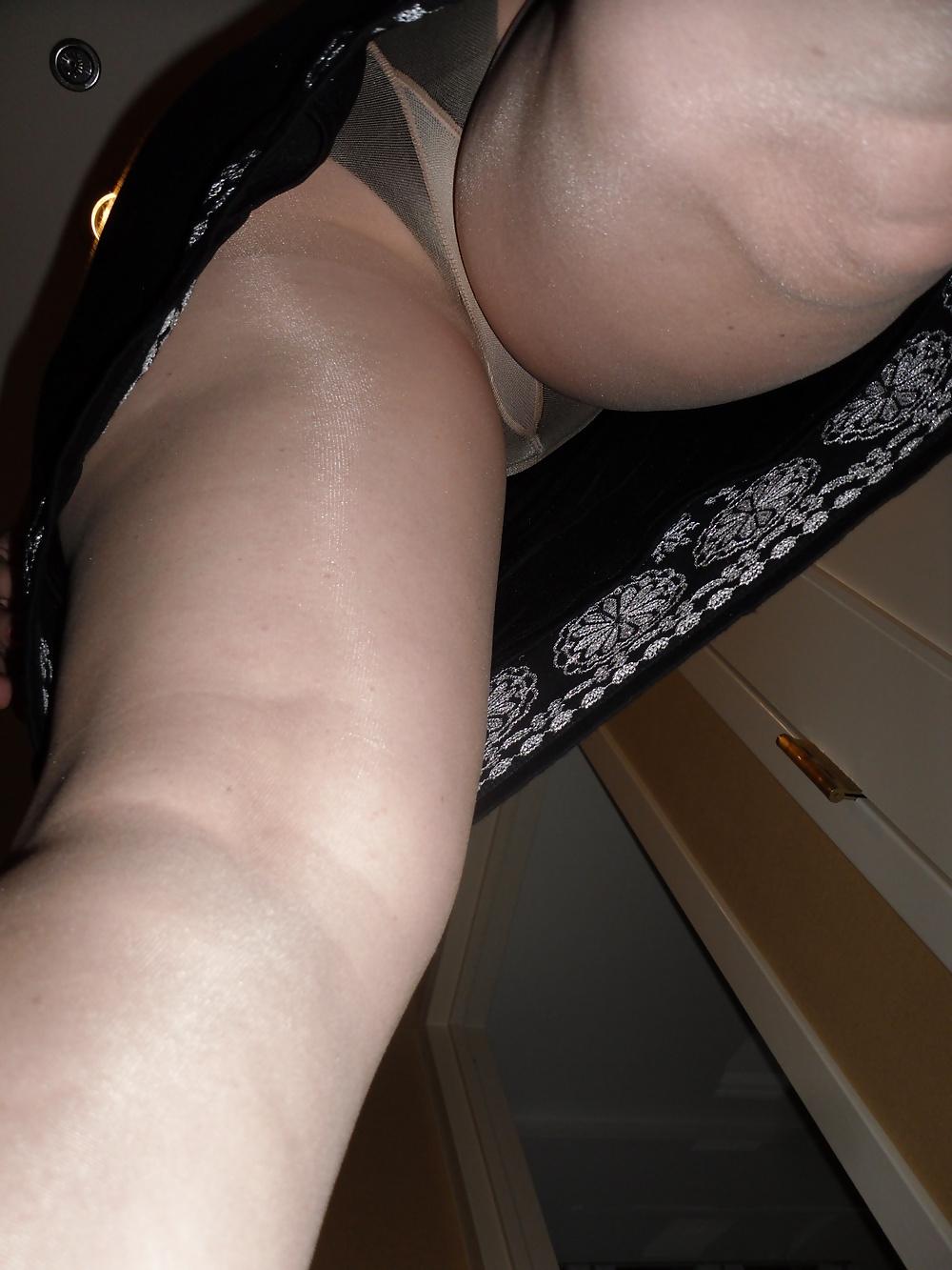 25P Tights under a skirt