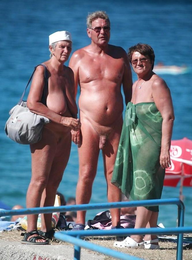 20P Naked couple 22.