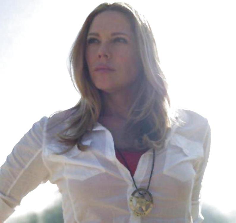 25P Let's Jerk Off Over ... Mary McCormack (In Plain Sight)