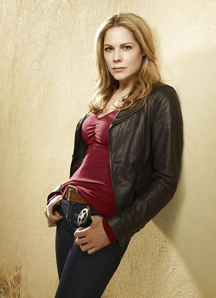 25P Let's Jerk Off Over ... Mary McCormack (In Plain Sight)