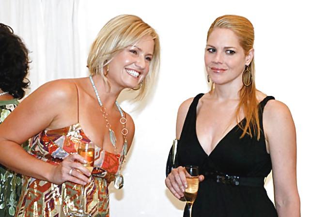25P Let's Jerk Off Over ... Mary McCormack (In Plain Sight)