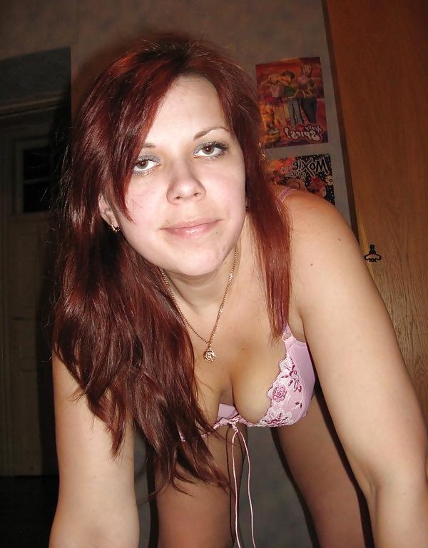 16P Housewife  posing for the husband 