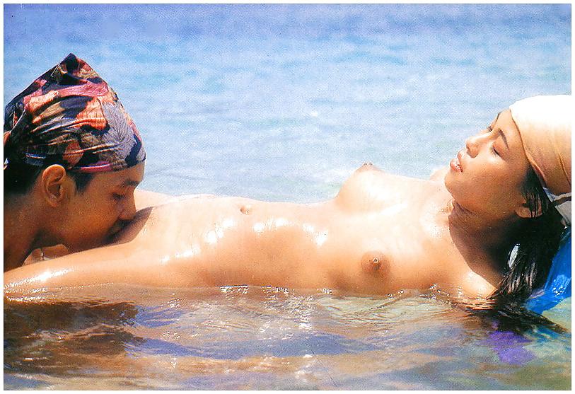 25P Thai couple enjoying their vacation