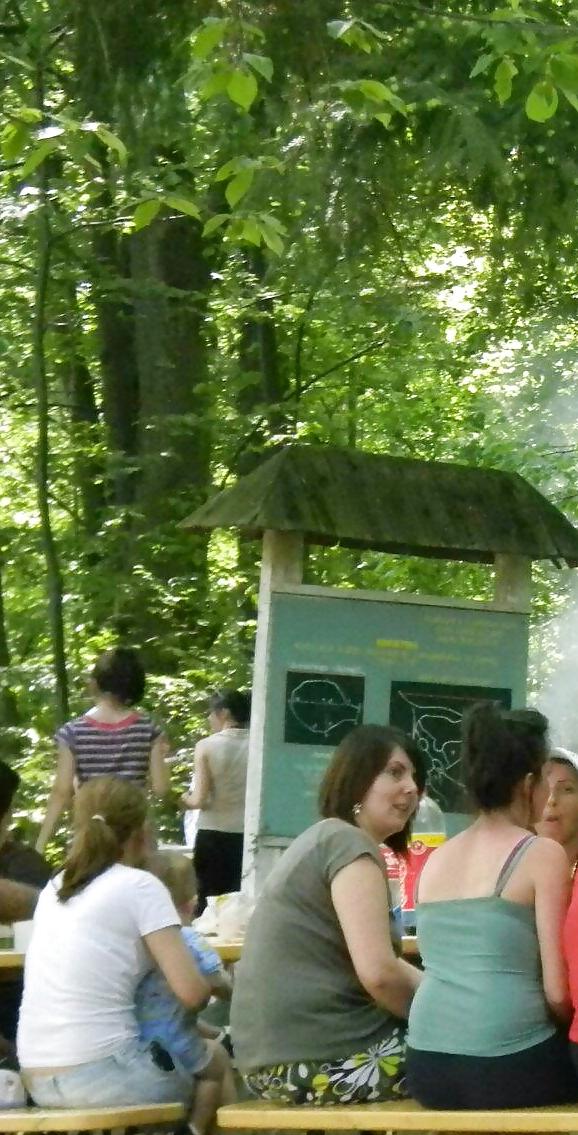 25P Spy picnic and forest old + young romanian