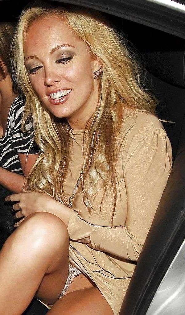 25P Upskirt Car 2