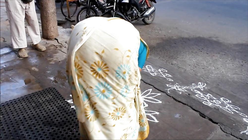 22P Indiani Women Bending over 