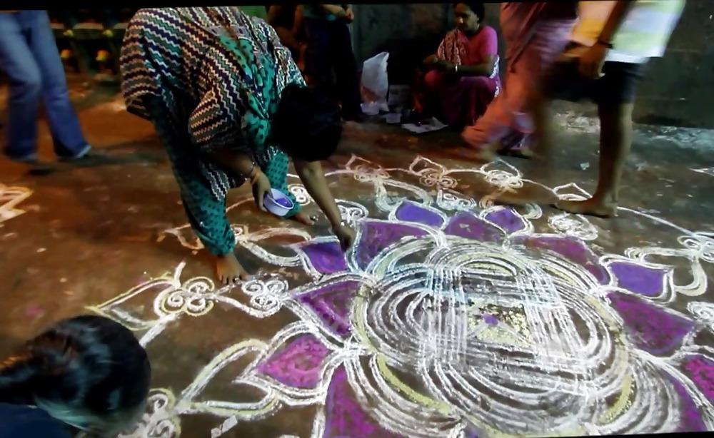 22P Indiani Women Bending over 