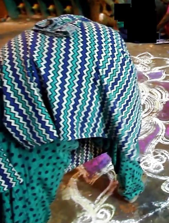 22P Indiani Women Bending over 