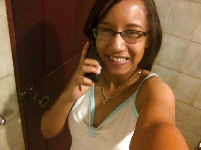 24P Dominican: Vanessa selfies