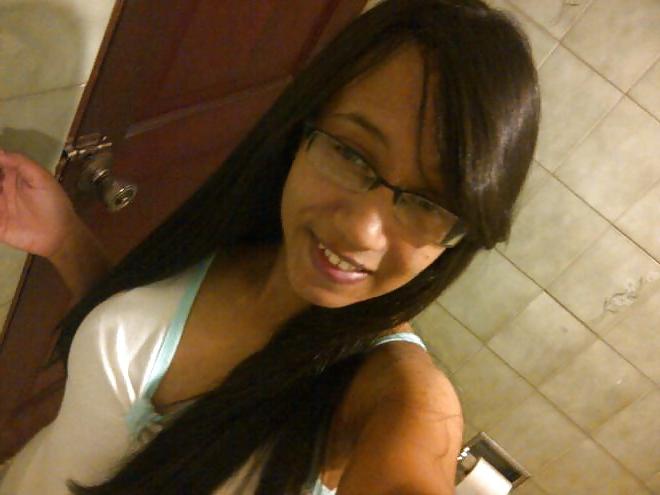 24P Dominican: Vanessa selfies