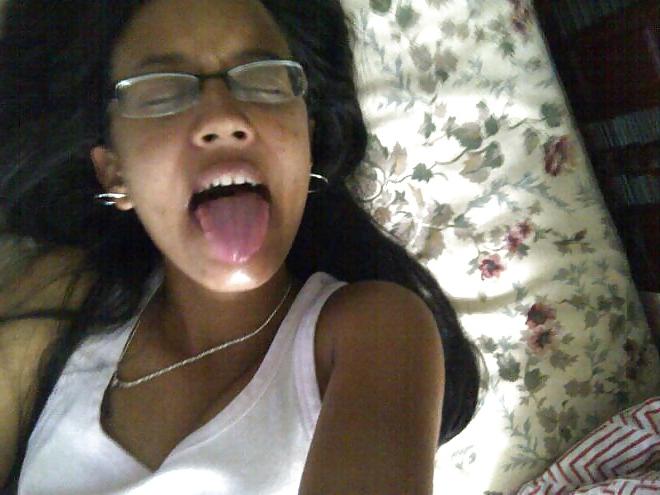 24P Dominican: Vanessa selfies