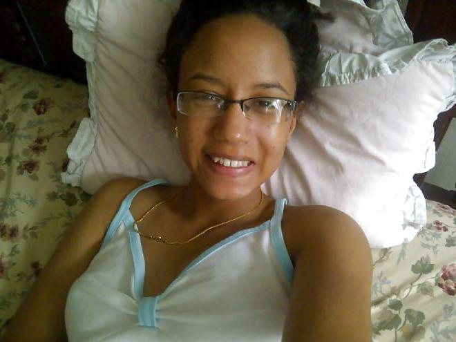 24P Dominican: Vanessa selfies