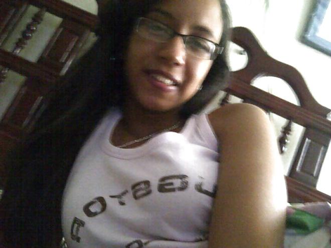 24P Dominican: Vanessa selfies