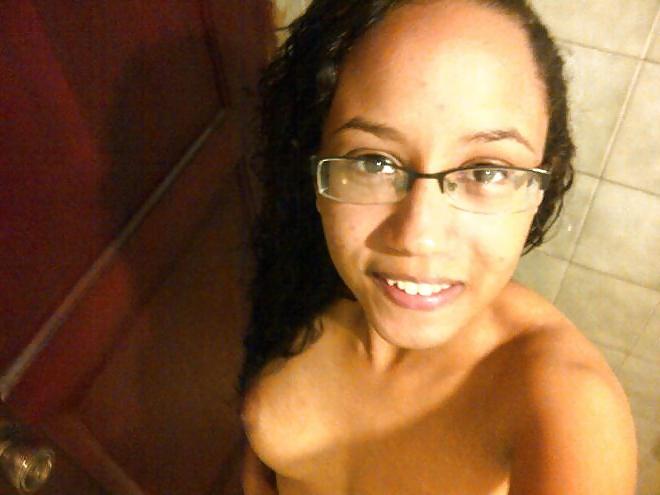 24P Dominican: Vanessa selfies