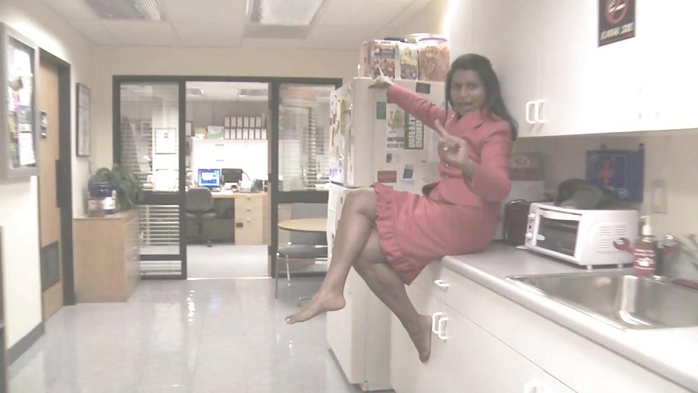 25P Let's Jerk Off Over ... Mindy Kaling (Desi Actress)