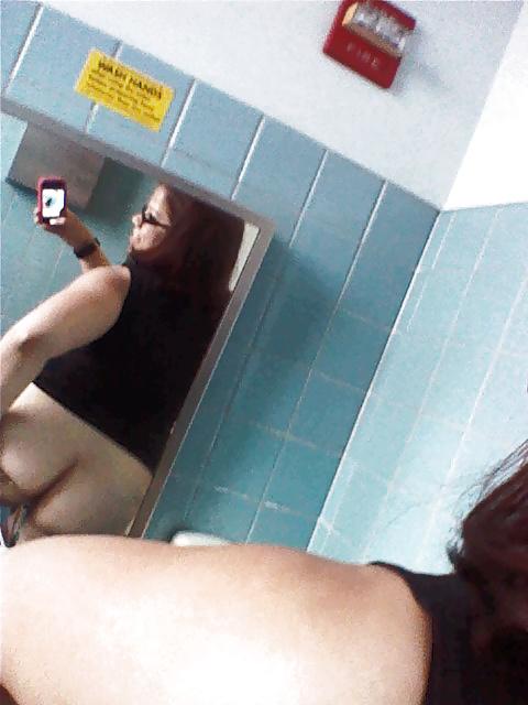 11P SYLVIA ASS N FEET TO JERKOFF AND CUM OVER
