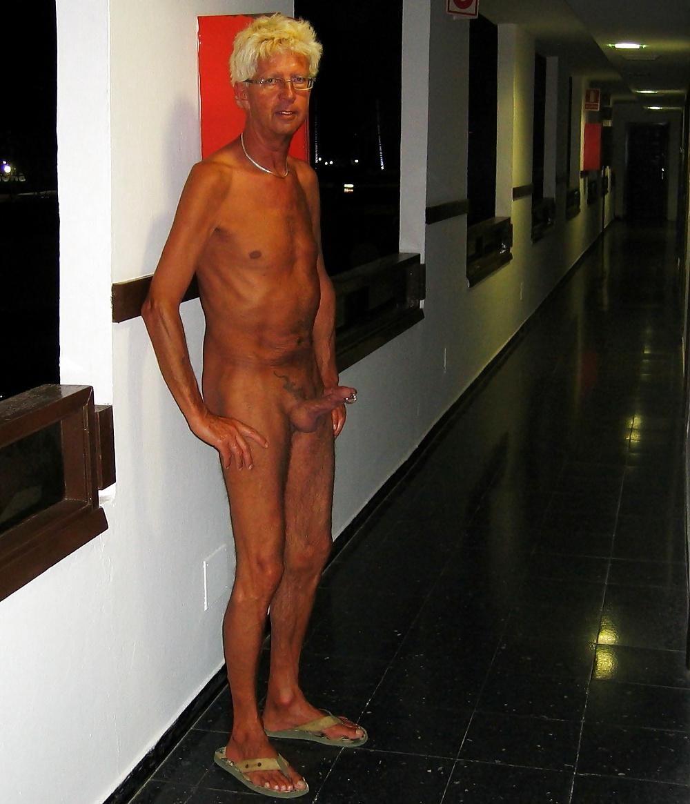 8P Buck naked and publicly in the hotel