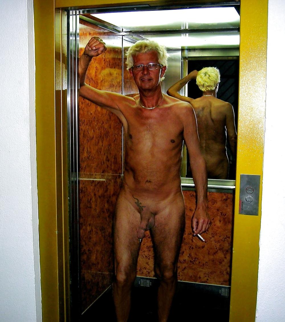 8P Buck naked and publicly in the hotel