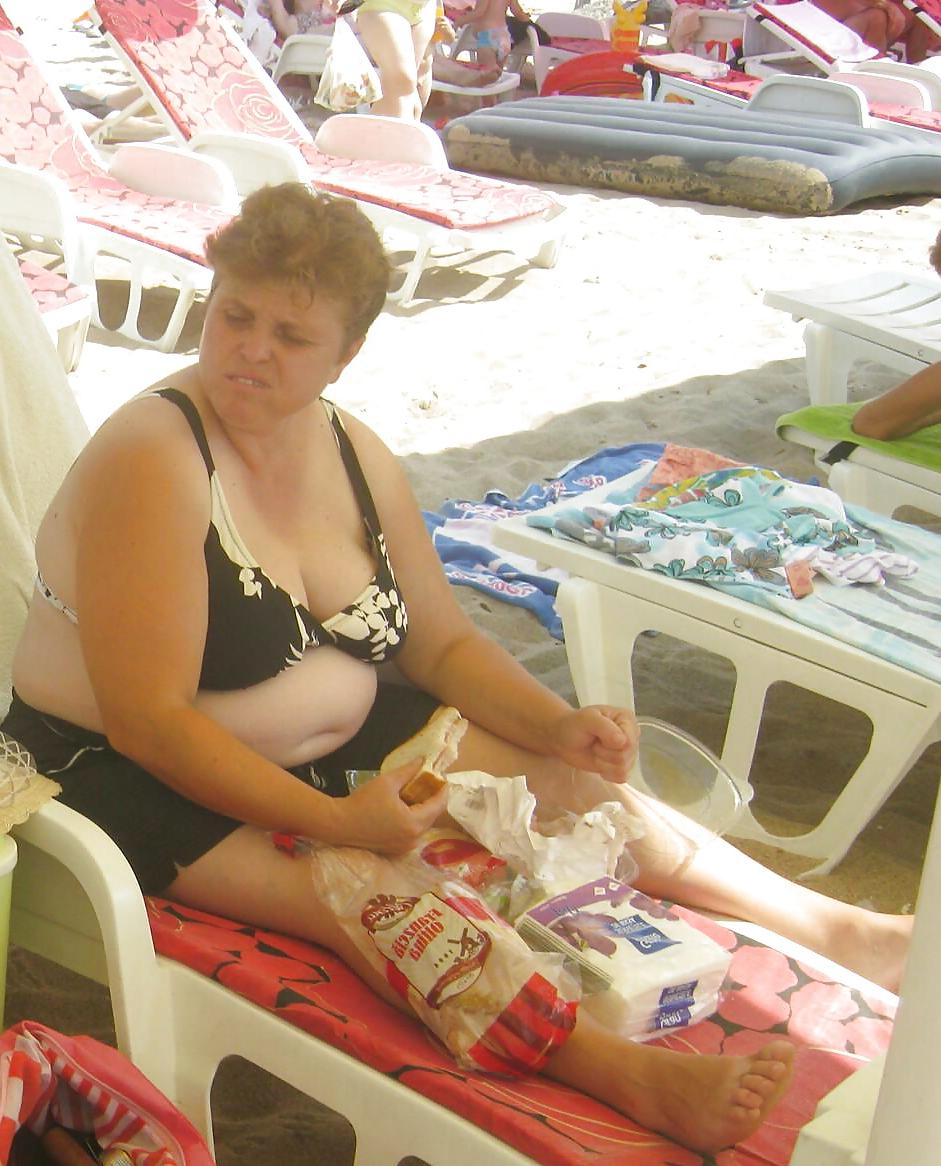 19P Spy big mature beach summer romanian