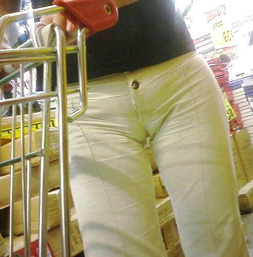 25P Fotze frisst Hose - Cameltoe