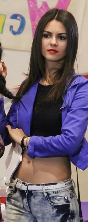 14P Victoria Justice's Sexy Belly