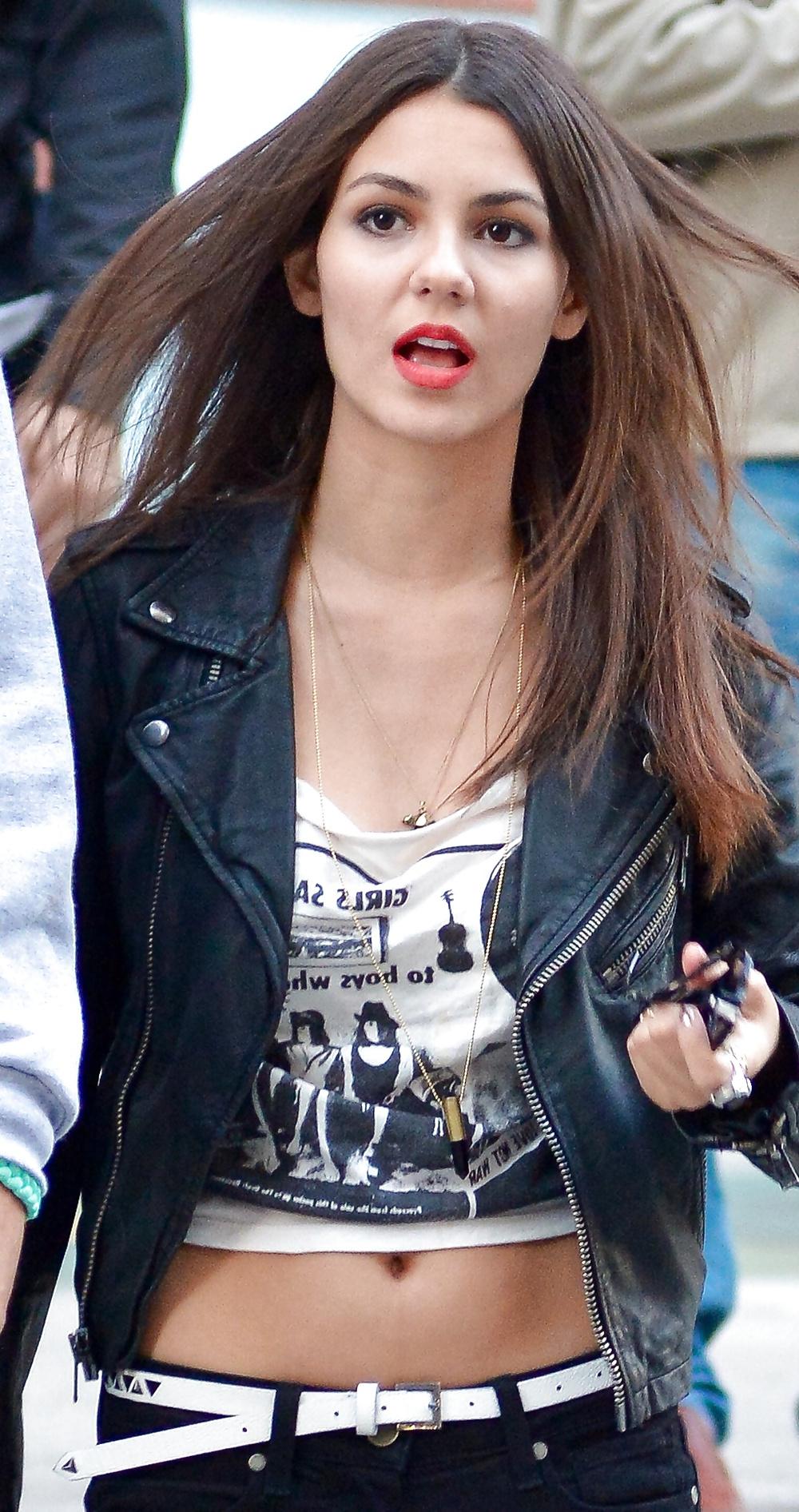 14P Victoria Justice's Sexy Belly