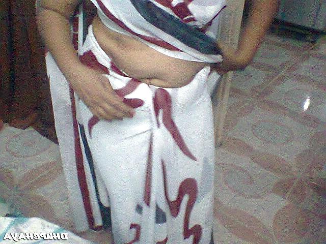 25P Andhra housewife navel boob show 10