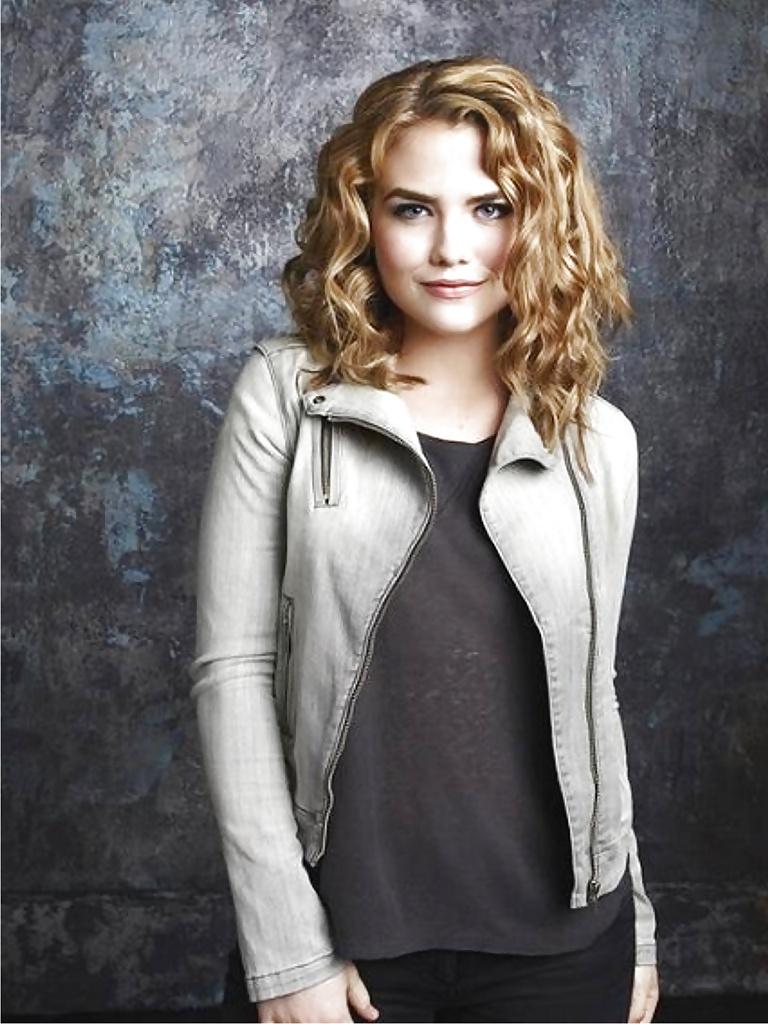 25P Let's Jerk Off Over ... Maddie Hasson (ABC's Twisted)