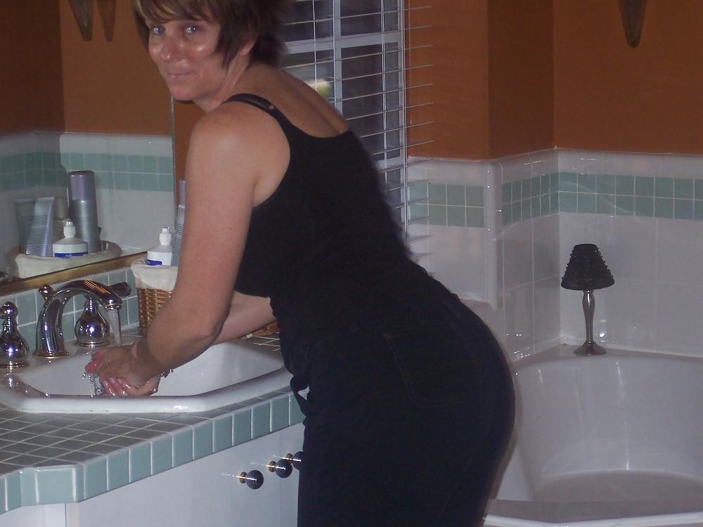 17P Tasty MILF Housewife looks like Fun!!!