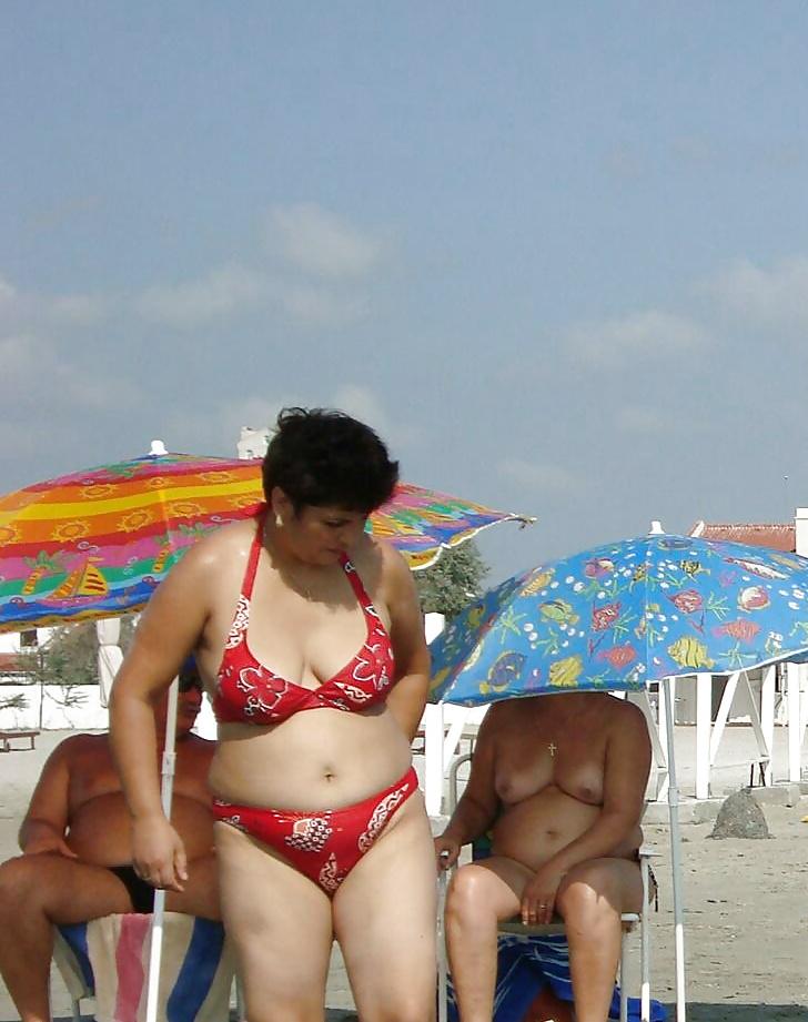 22P Spy mature beach summer romanian