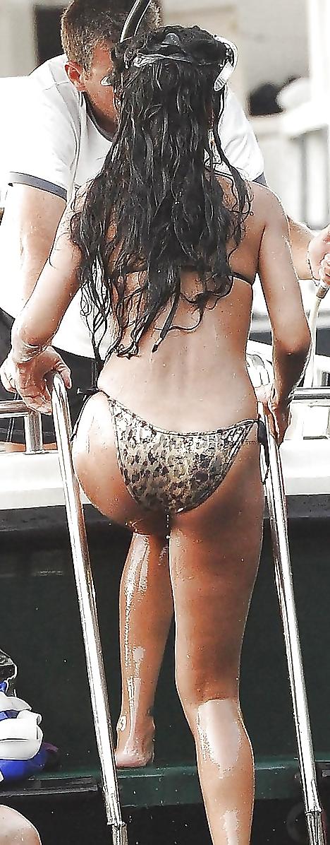 25P Let's Jerk Off Over.. Rihanna Ass ( Enjoy and comment )