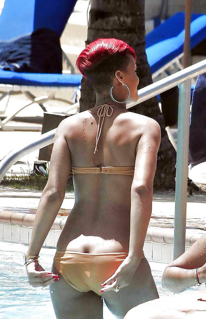 25P Let's Jerk Off Over.. Rihanna Ass ( Enjoy and comment )