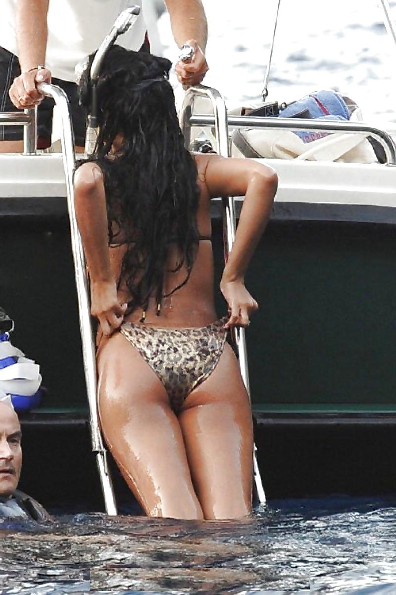25P Let's Jerk Off Over.. Rihanna Ass ( Enjoy and comment )