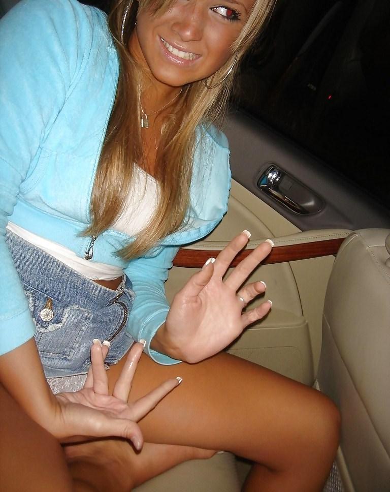 25P Upskirt Car 3