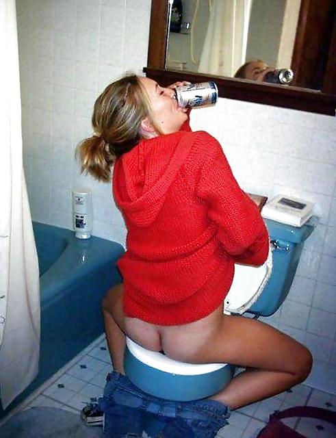 10P Girls on Toilette