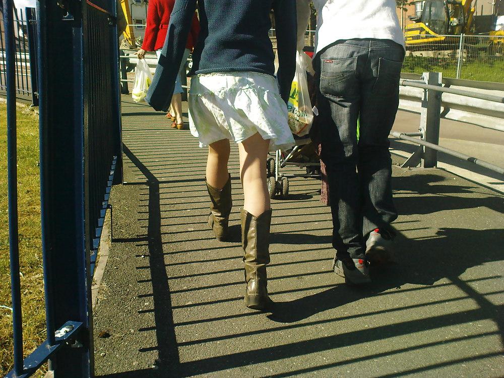 23P Candid Upskirt 