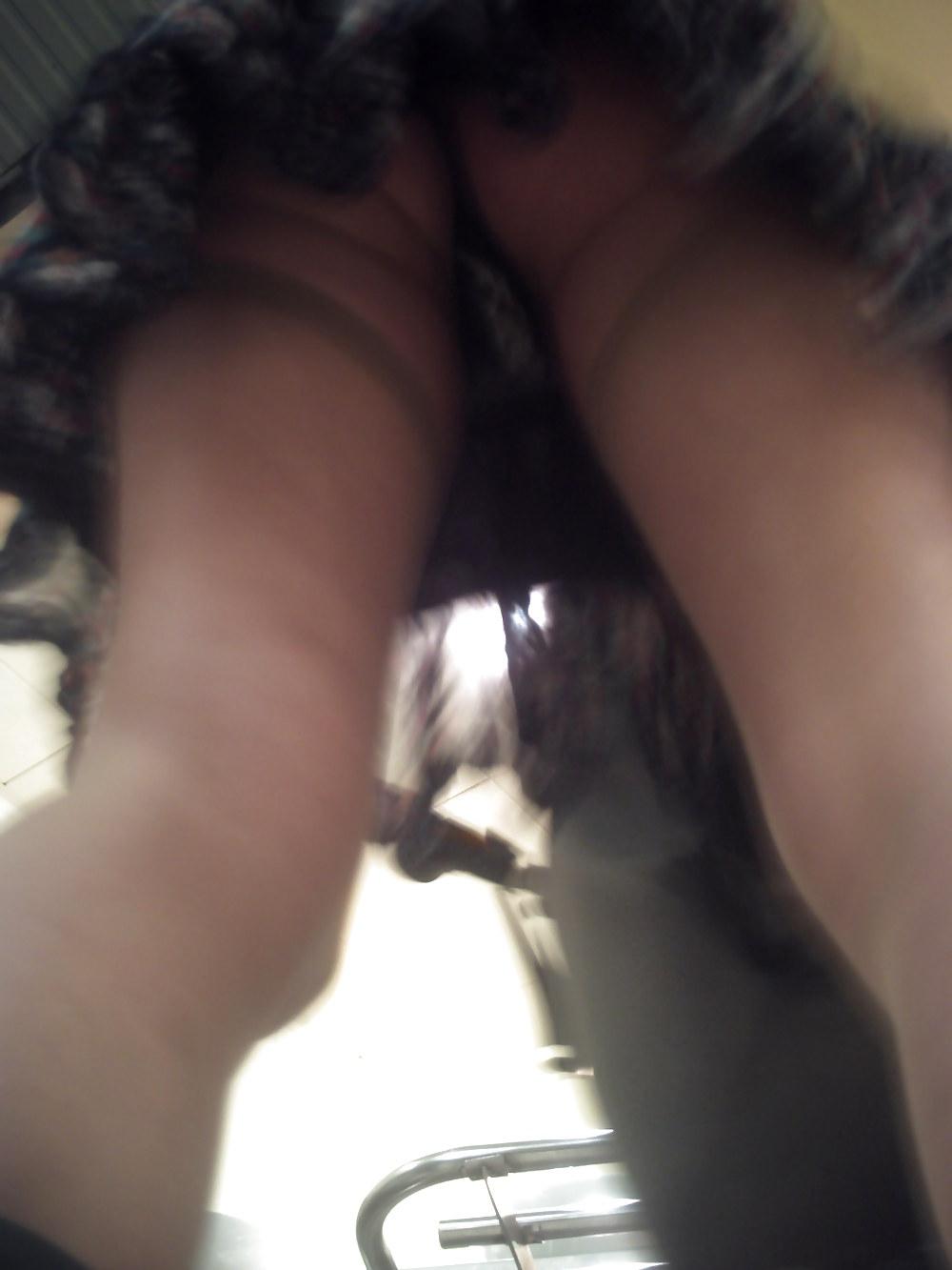 23P Candid Upskirt 