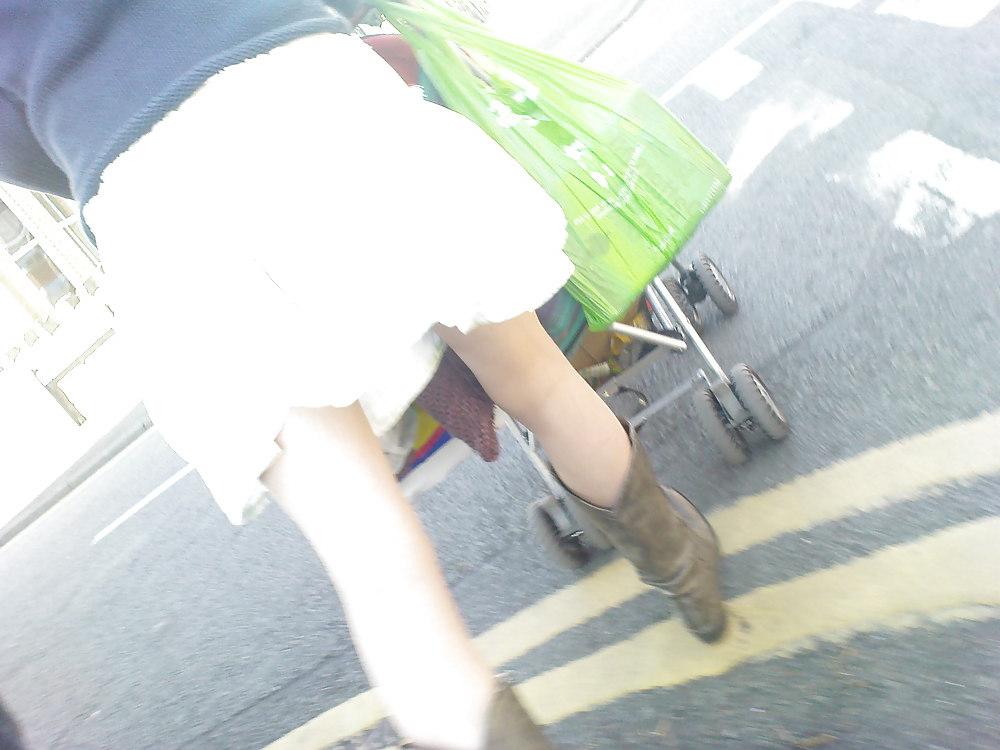 23P Candid Upskirt 