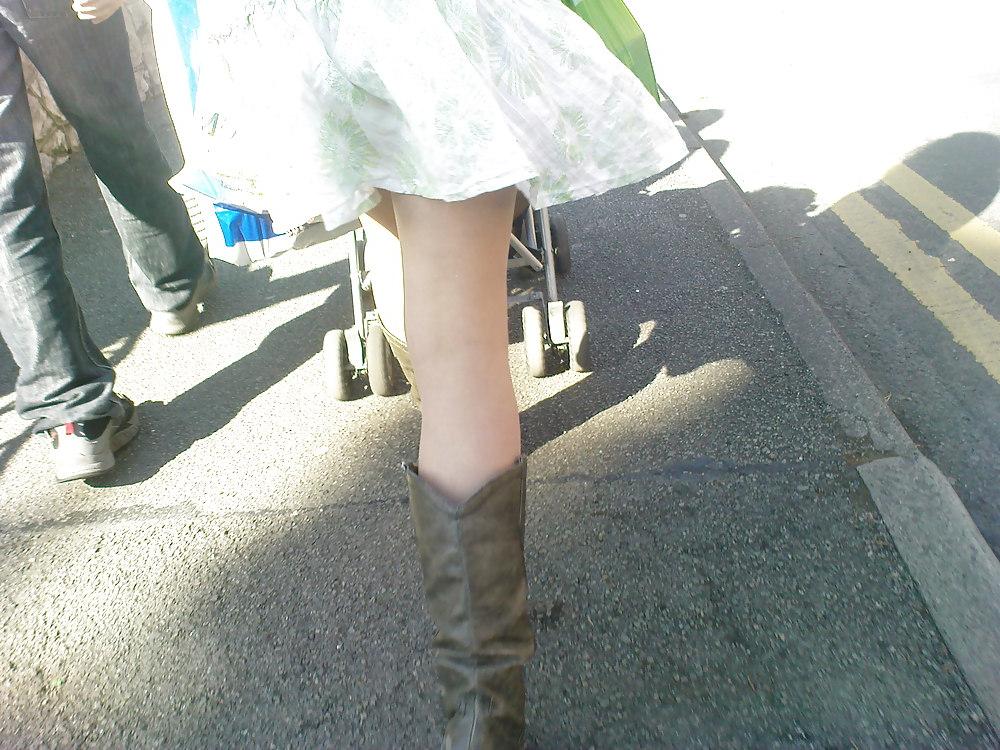 23P Candid Upskirt 