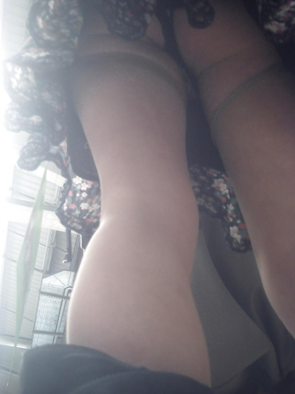 23P Candid Upskirt 