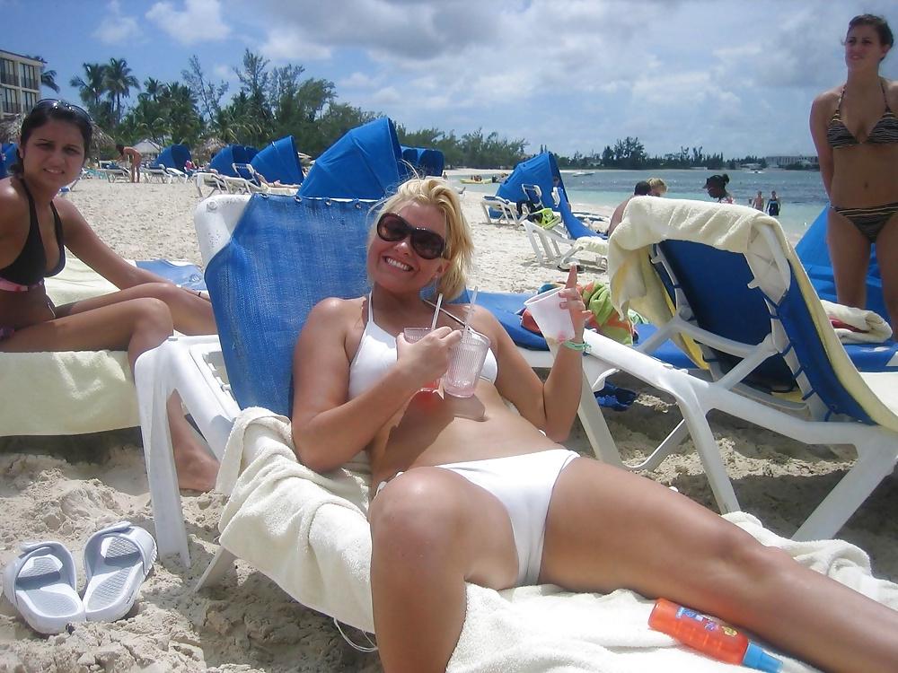 25P Beach Beauties in Bikinis