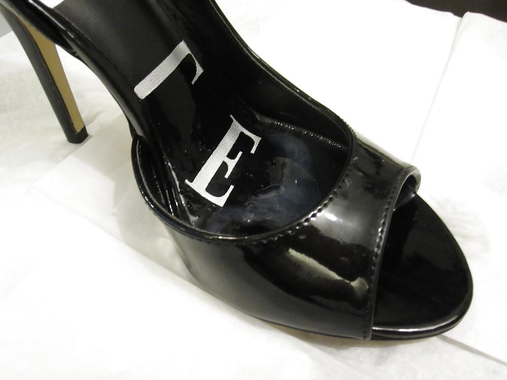 9P Elle Peep Toe Heels Cummed