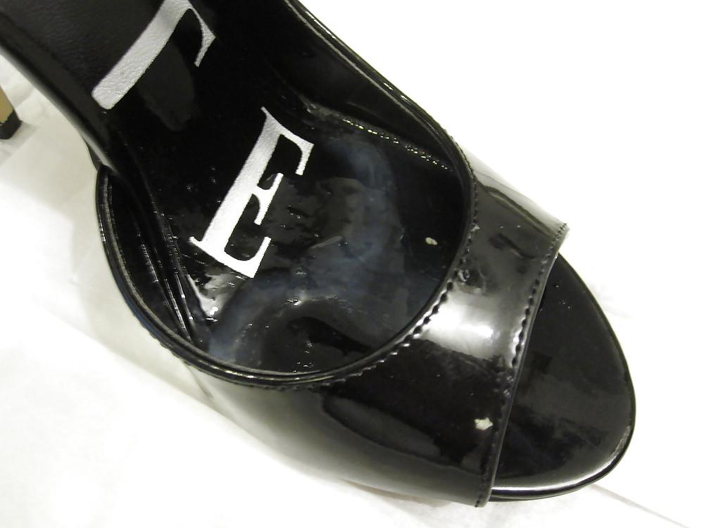 9P Elle Peep Toe Heels Cummed