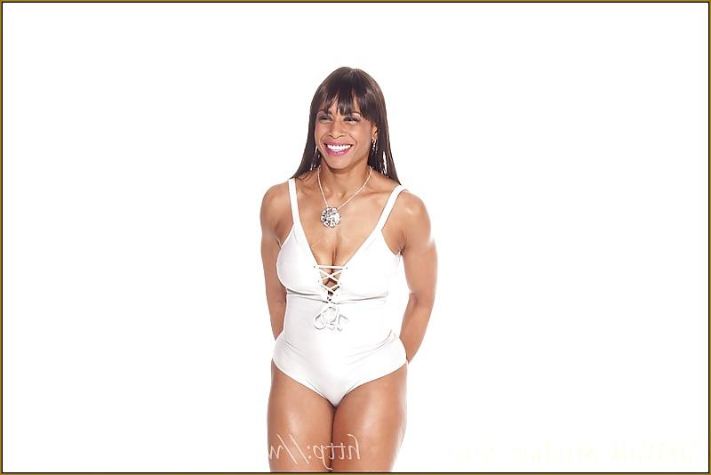 15P Athletic ebony milf Semmie De Suora, in the white nighty