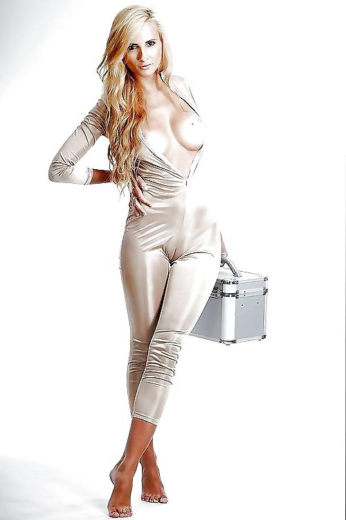 24P Love Camel Toe