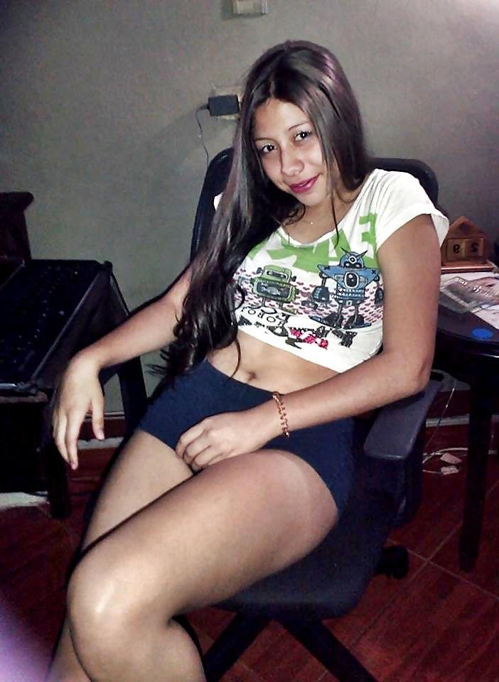 25P LATINAS  HOT EN SHORTS