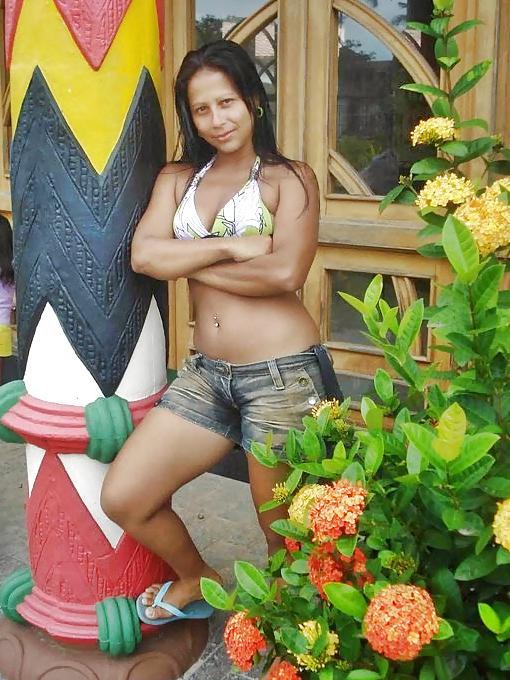 25P LATINAS  HOT EN SHORTS